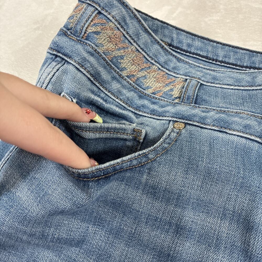White House Black Market Extra High Rise Skinny Flare Embroidered Jean Size 8S - Picture 4 of 15
